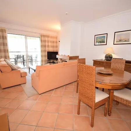 Spacious Apartment In Quarteira With Swimming Pool Vilamoura