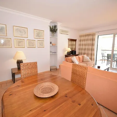 Spacious In Quarteira With Swimming Pool Apartamento Vilamoura