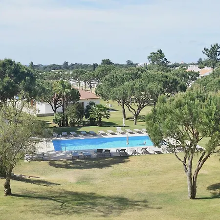 Spacious In Quarteira With Swimming Pool Apartamento
