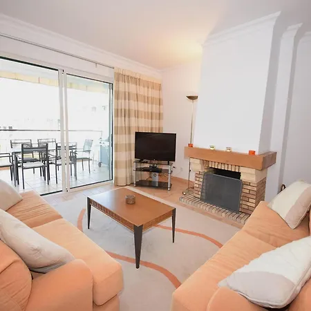 Apartamento Spacious In Quarteira With Swimming Pool Vilamoura