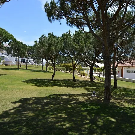 Spacious In Quarteira With Swimming Pool Apartamento
